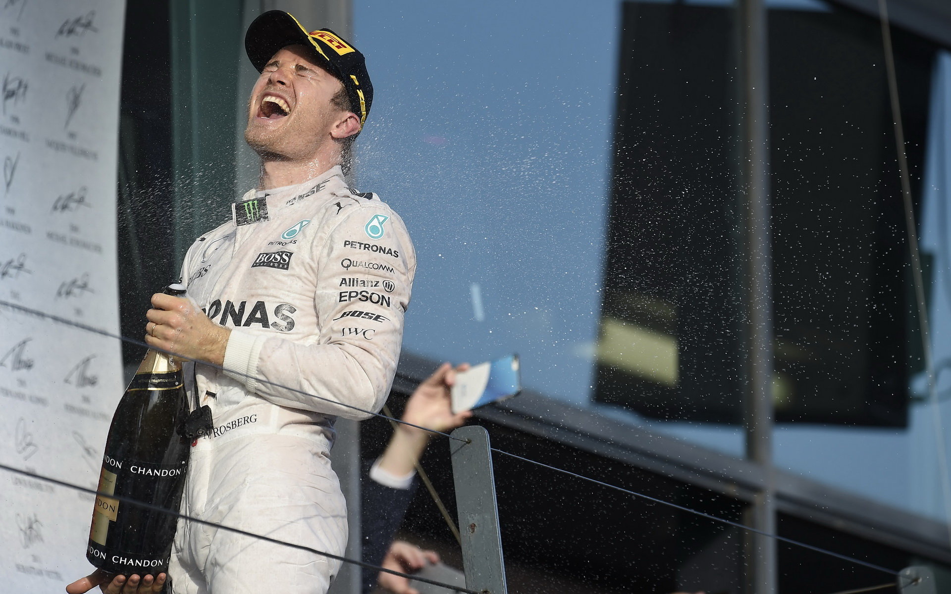Nico Rosberg oslavuje vítězství v Melbourne