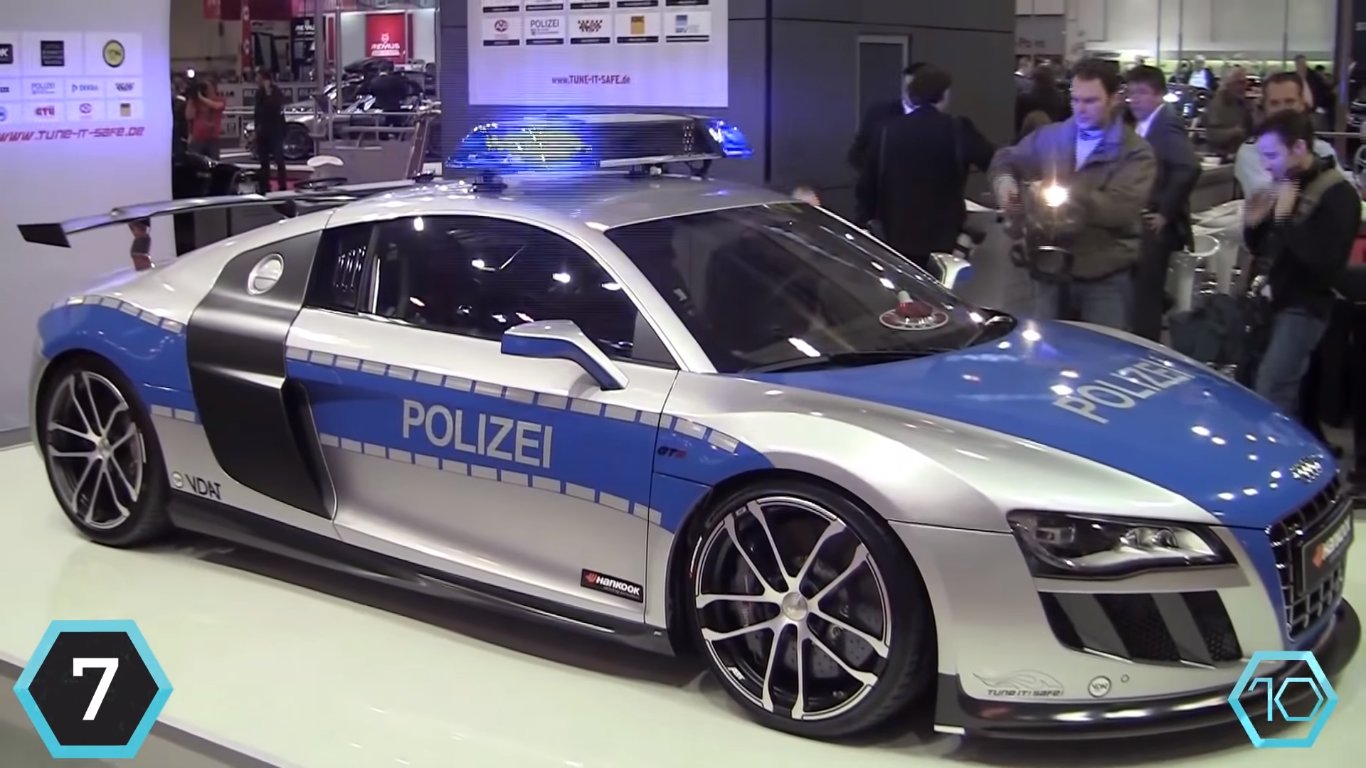 Opět se vracíme k našim sousedům z Německa. Do jejich policejní výzbroje patří i ostré Audi R8 GTR s cenovkou 200 000$ (cca. 4 800 000 Kč)