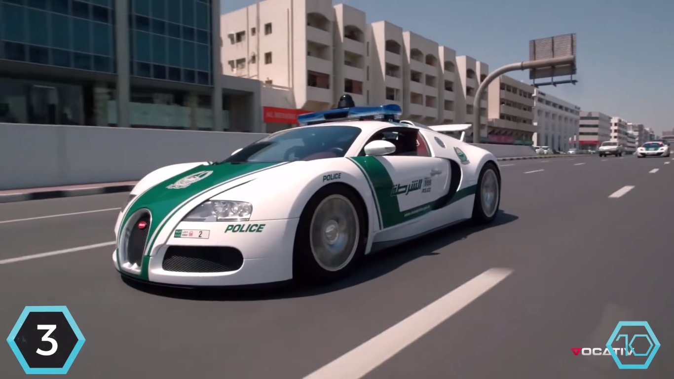 Na třetím místě našeho žebříčku se umístilo Bugatti Veyron, které z policejního rozpočtu Spojených arabských emirátů „vysálo“ 1,6milionu dolarů (cca. 38 400 000 Kč).