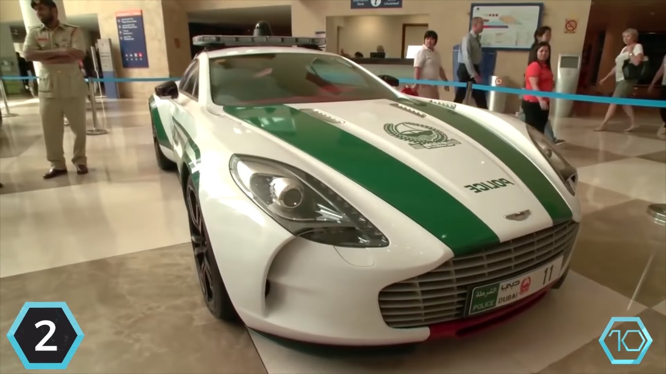 Druhé místo obsadil jedinečný Aston Martin One-77 s cenou 1,8 milionu dolarů (43,2 milionu korun).