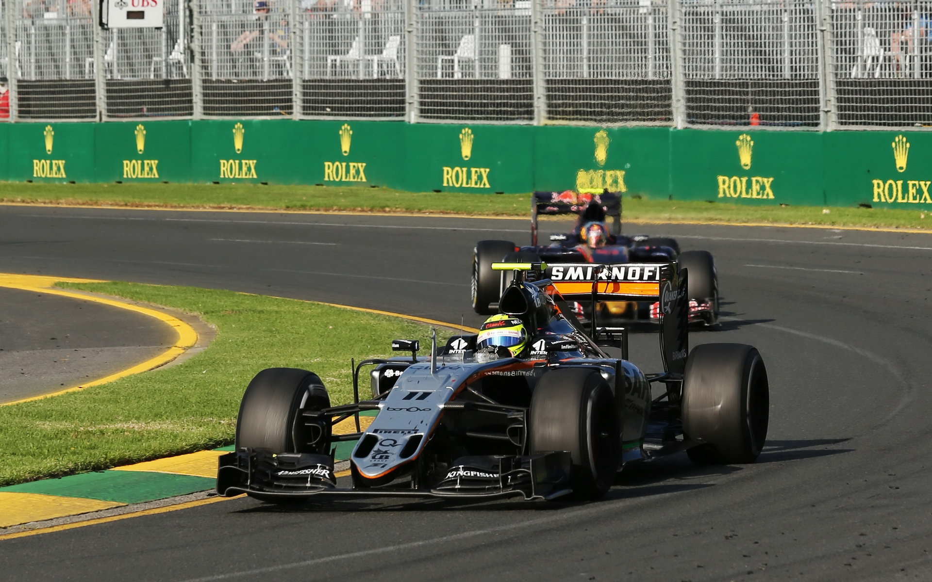 Sergio Pérez při závodě v Melbourne