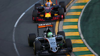 Nico Hülkenberg a Daniel Ricciardo při závodě v Melbourne