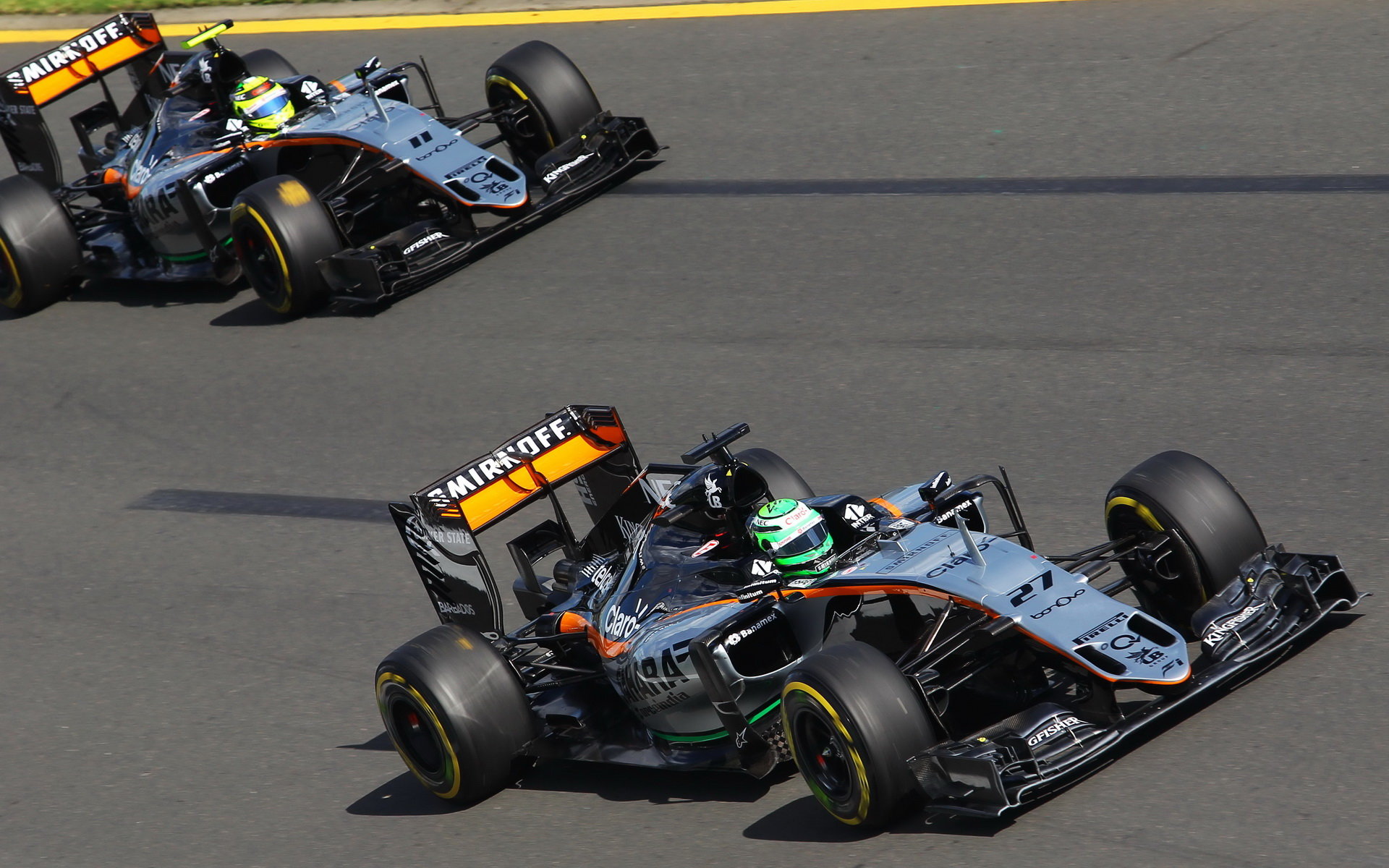 Nico Hülkenberg a Sergio Pérez při závodě v Melbourne