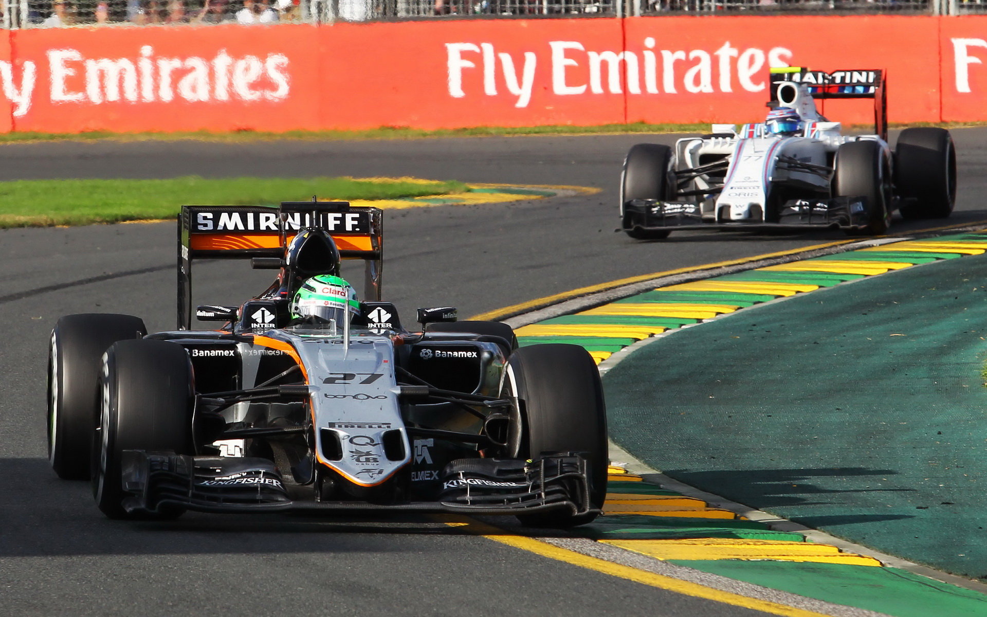 Nico Hülkenberg a Valtteri Bottas při závodě v Melbourne