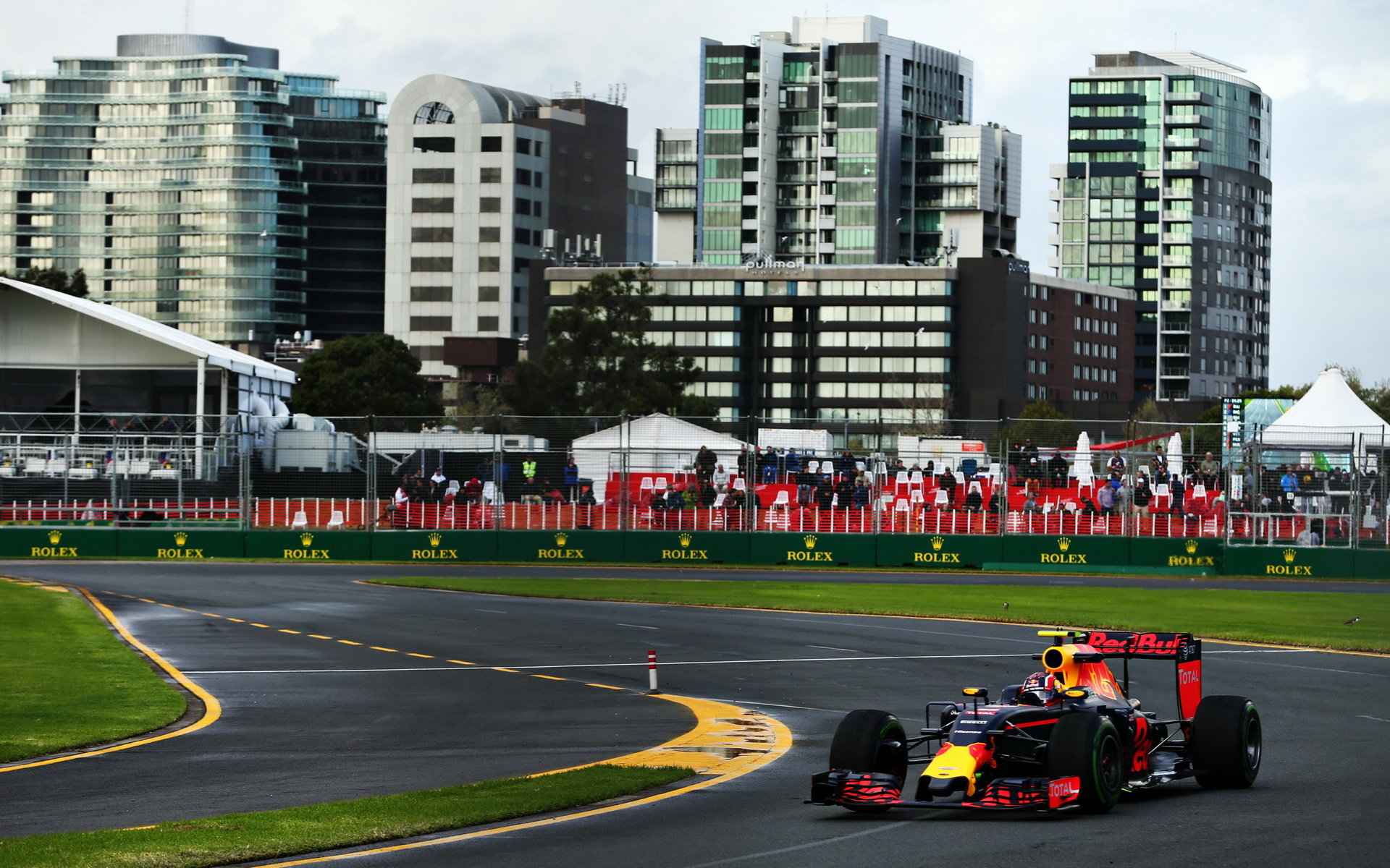 Daniil Kvjat při pátečním tréninku v Melbourne