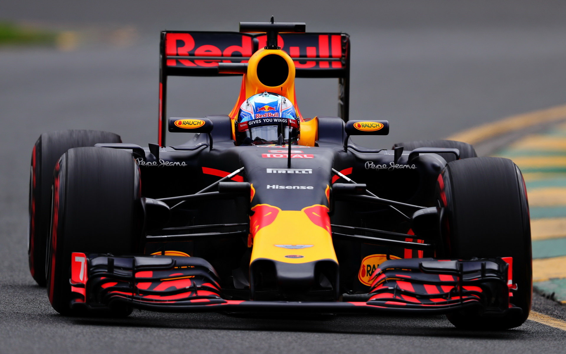 Daniel Ricciardo si v Melbourne připsal nejrychlejší kolo v závodě