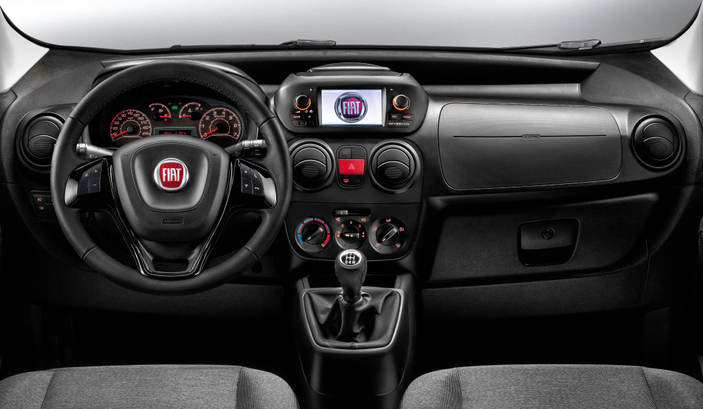 Fiat Fiorino má po modernizaci atraktivnější design a lepší interiér.