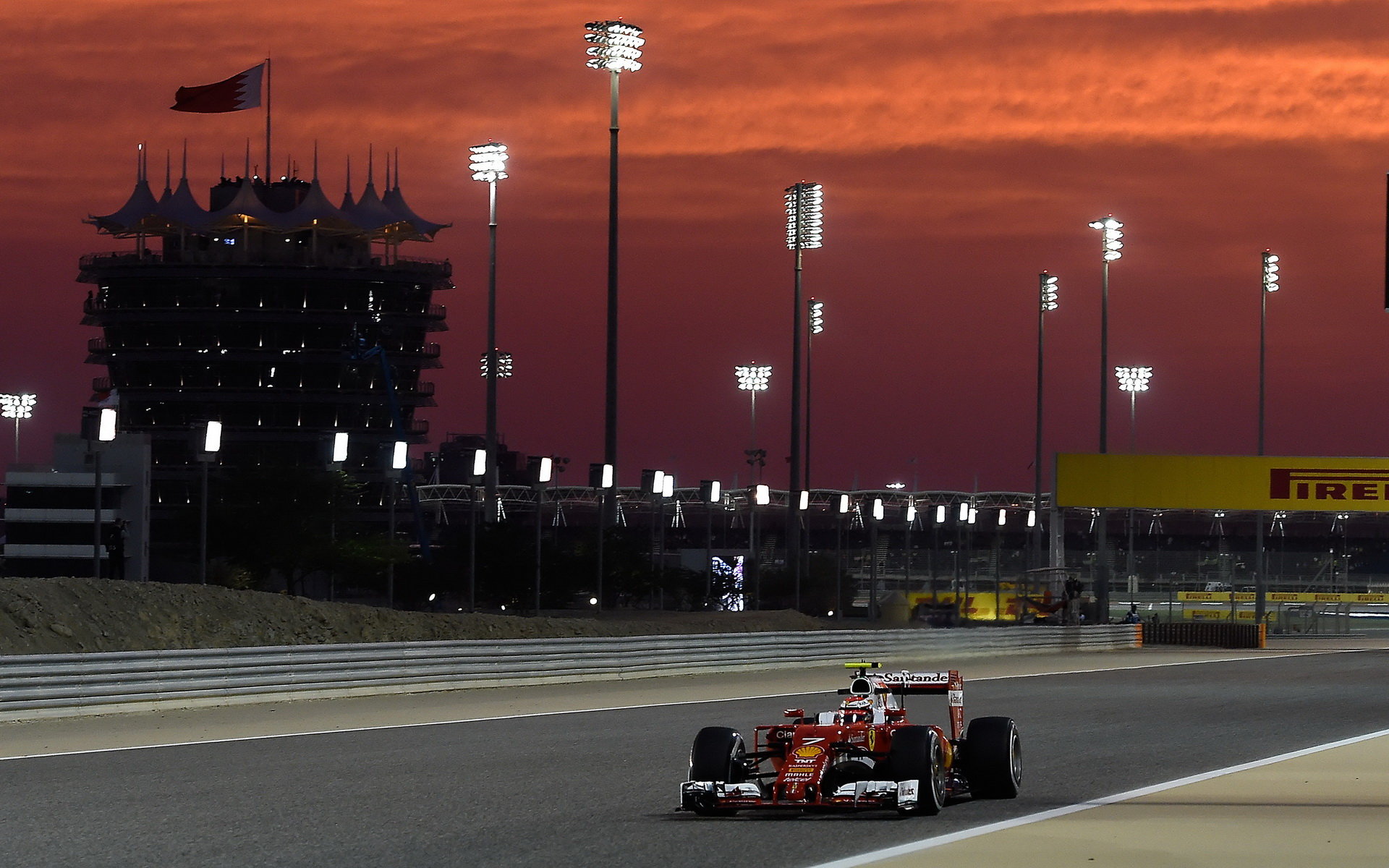 Kimi Räikkönen při pátečním tréninku v Bahrajnu