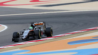 Nico Hülkenberg při pátečním tréninku v Bahrajnu