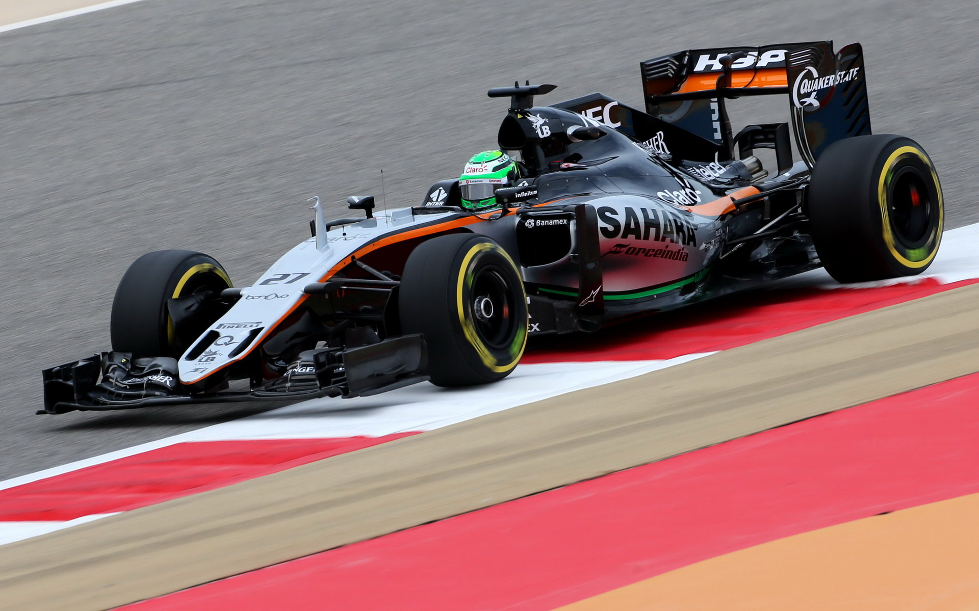 Nico Hülkenberg při pátečním tréninku v Bahrajnu