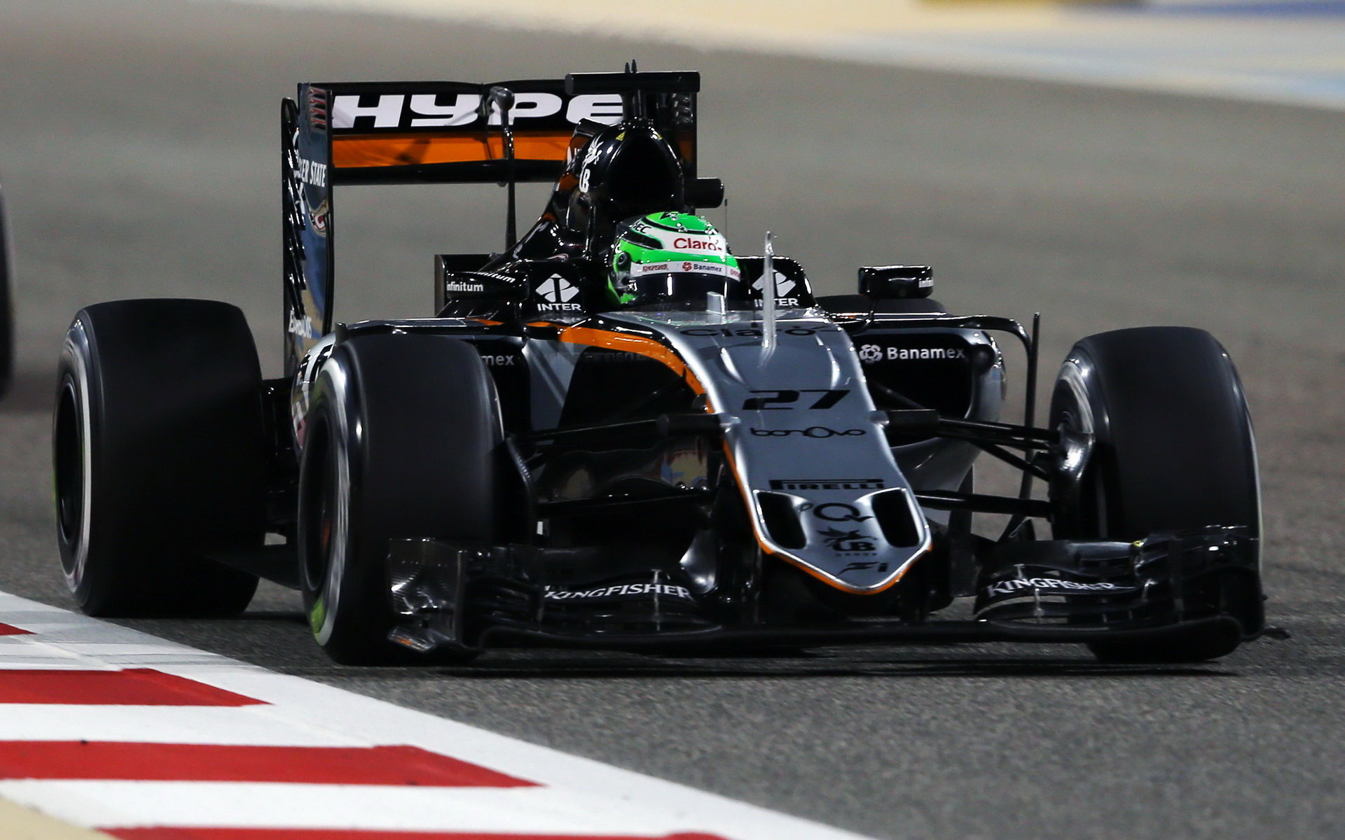 Nico Hülkenberg při pátečním tréninku v Bahrajnu