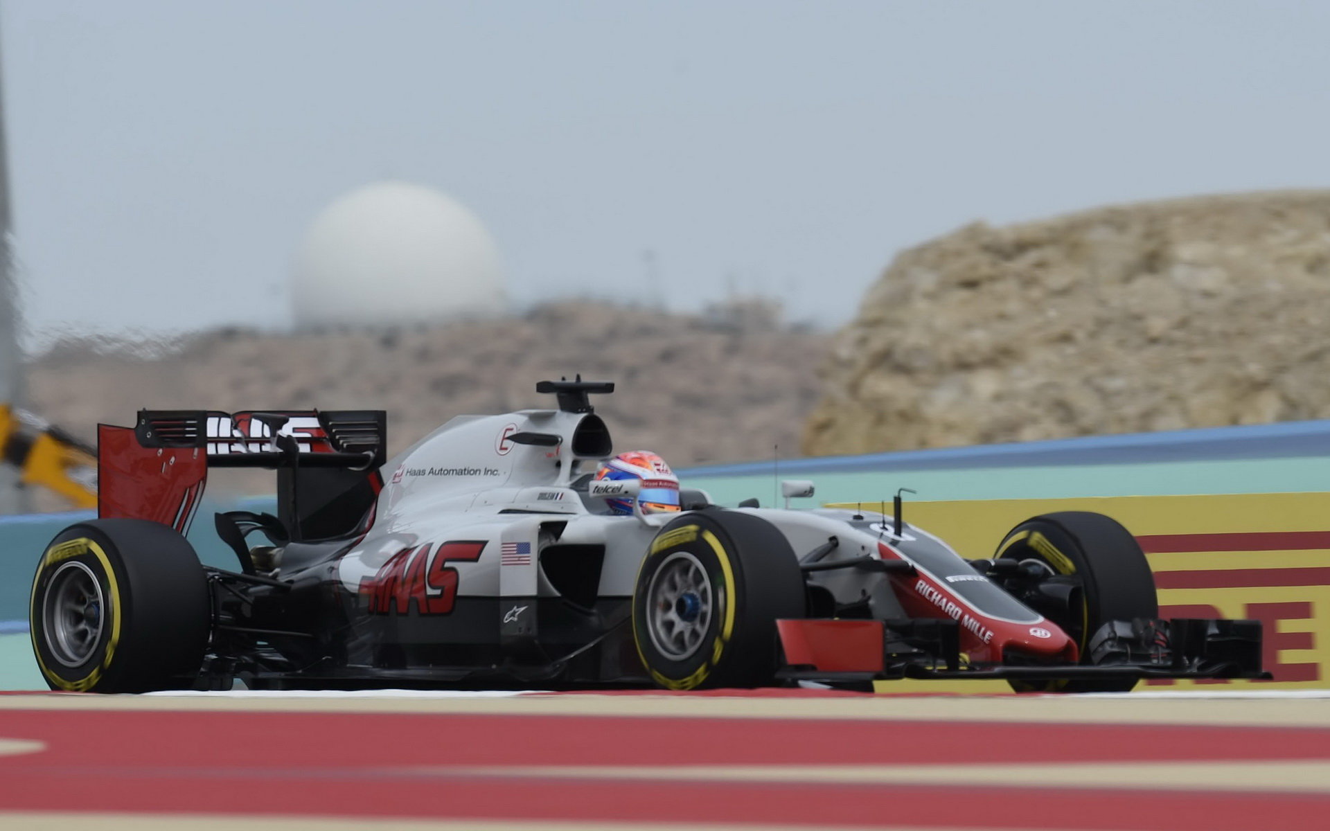 Romain Grosjean při pátečním tréninku v Bahrajnu