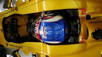 Jolyon Palmer při pátečním tréninku v Bahrajnu