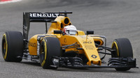 Kevin Magnussen při pátečním tréninku v Bahrajnu