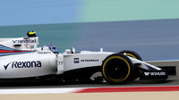 Valtteri Bottas při pátečním tréninku v Bahrajnu