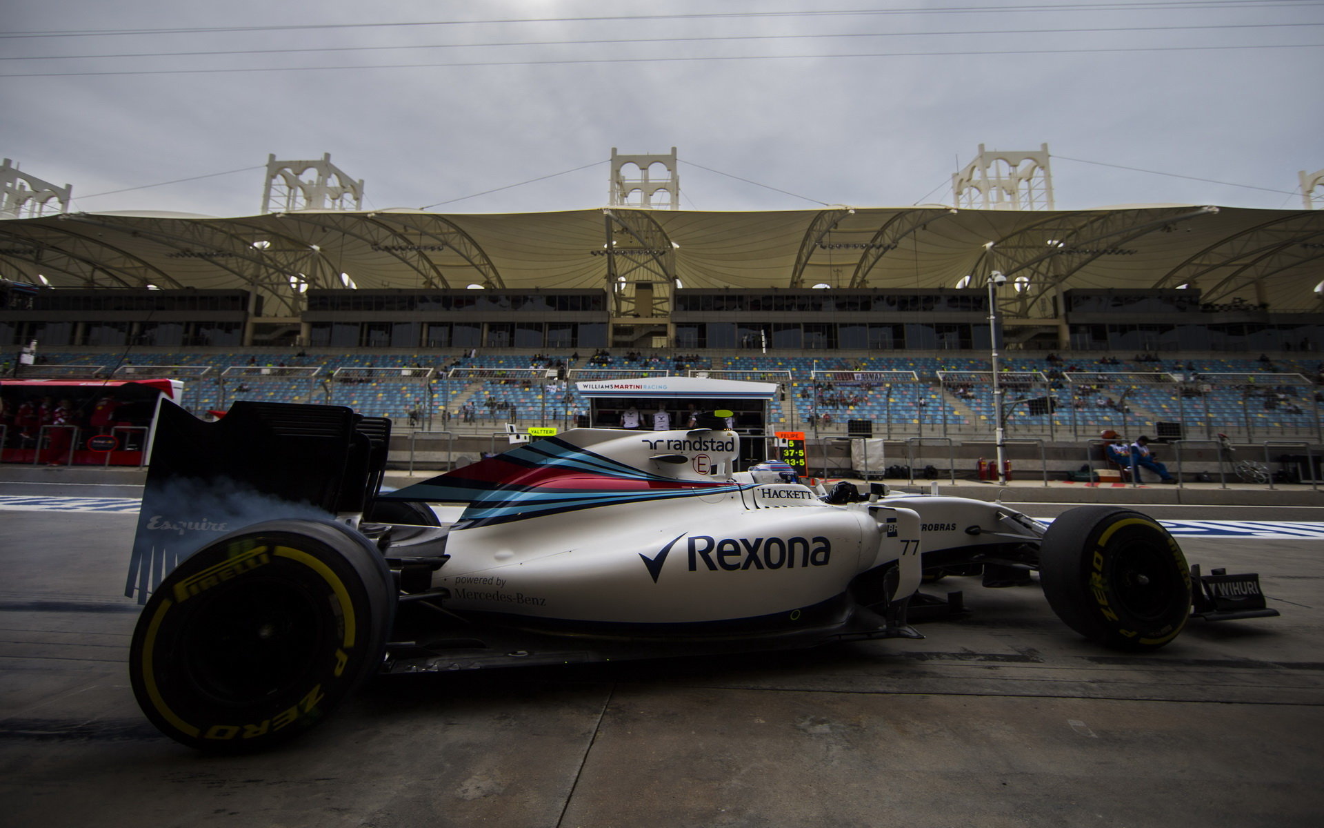 Valtteri Bottas při pátečním tréninku v Bahrajnu