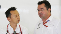 Yusuke Hasegawa a Eric Boullier v Bahrajnu