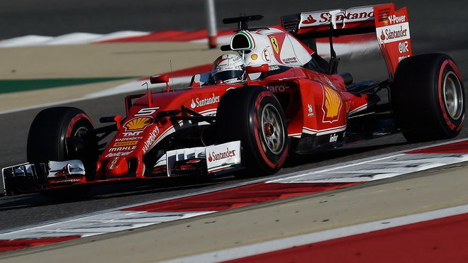 Sebastian Vettel s Ferrari SF16-H v Bahrajnu
