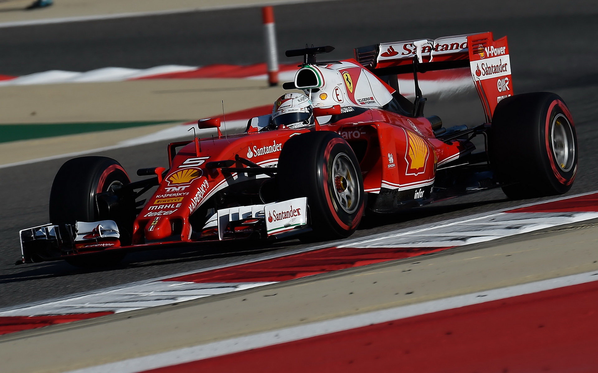 Sebastian Vettel při kvalifikaci v Bahrajnu
