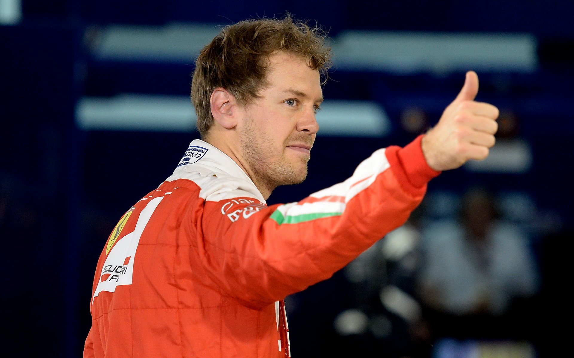 Byl by Sebastian Vettel Mercedesům v závodě ještě blíže než jeho týmový kolega?