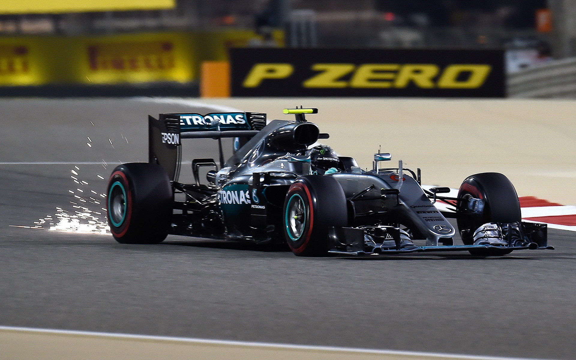 Nico Rosberg je po penalizaci Lewise Hamiltona v Číně v lepší pozici