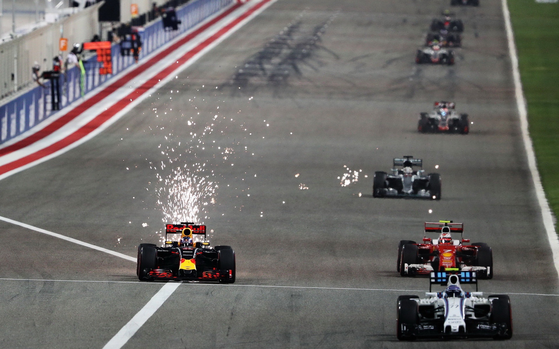 Daniel Ricciardo si pochvaluje výkonnost svého Red Bullu při tvrdém brzdění