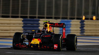 Daniil Kvjat v závodě v Bahrajnu