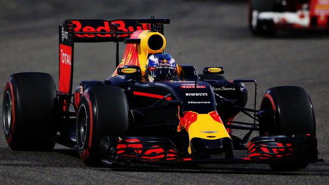 Red Bull chce na konci první třetiny dostihnout Mercedes a Ferrari