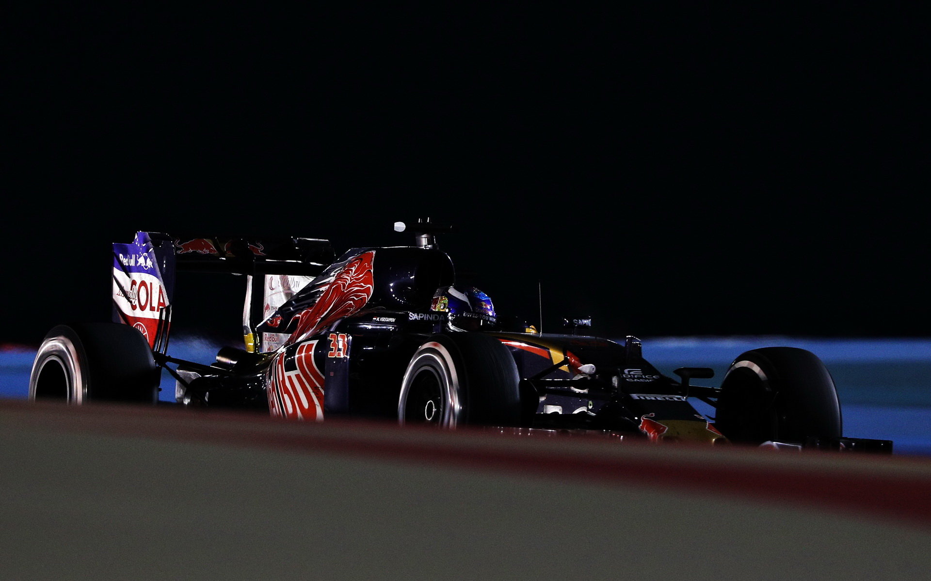 Max Verstappen v závodě v Bahrajnu