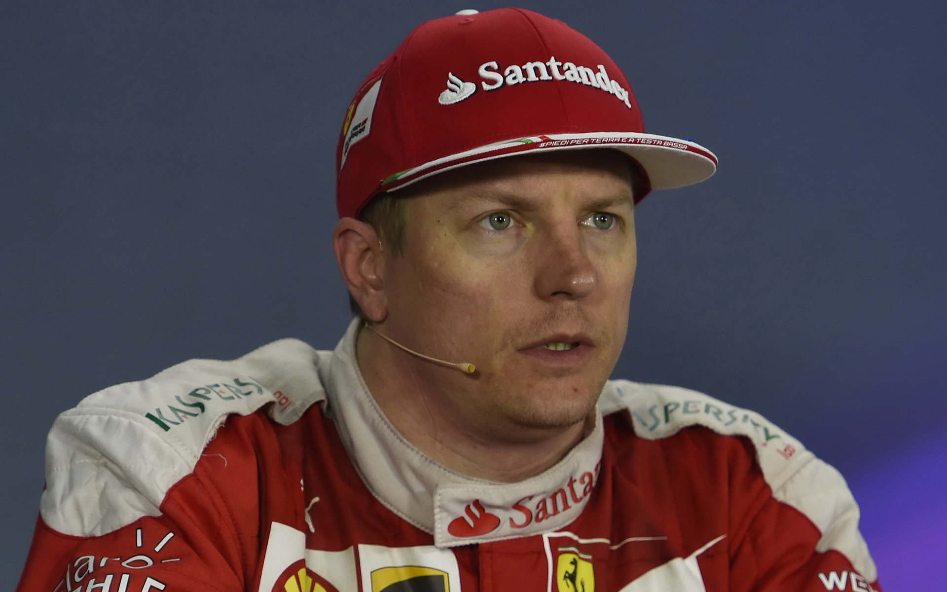 Kimi Räikkönen na tiskovce po závodě v Bahrajnu