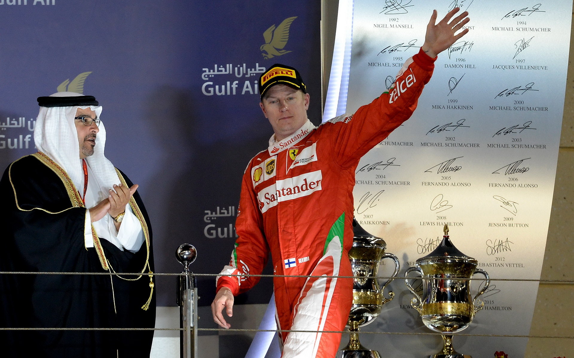 Kimi Räikkönen na stupních vítězů v Bahrajnu