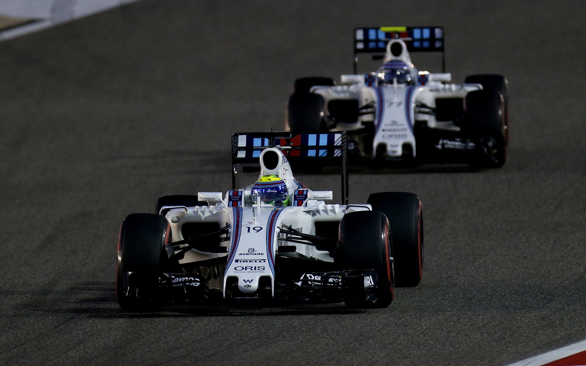 Felipe Massa a Valtteri Bottas v závodě v Bahrajnu