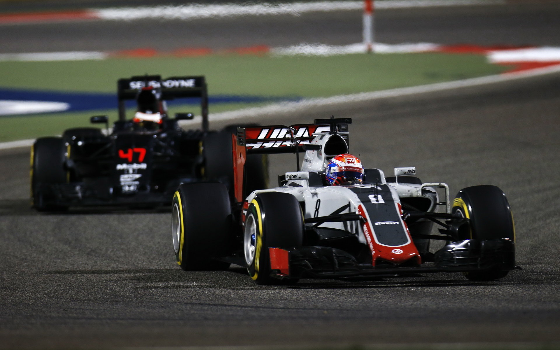 Grosjean následován Vandoornem si jede v Bahrajnu pro prozatím nejlepší výsledek v sezóně
