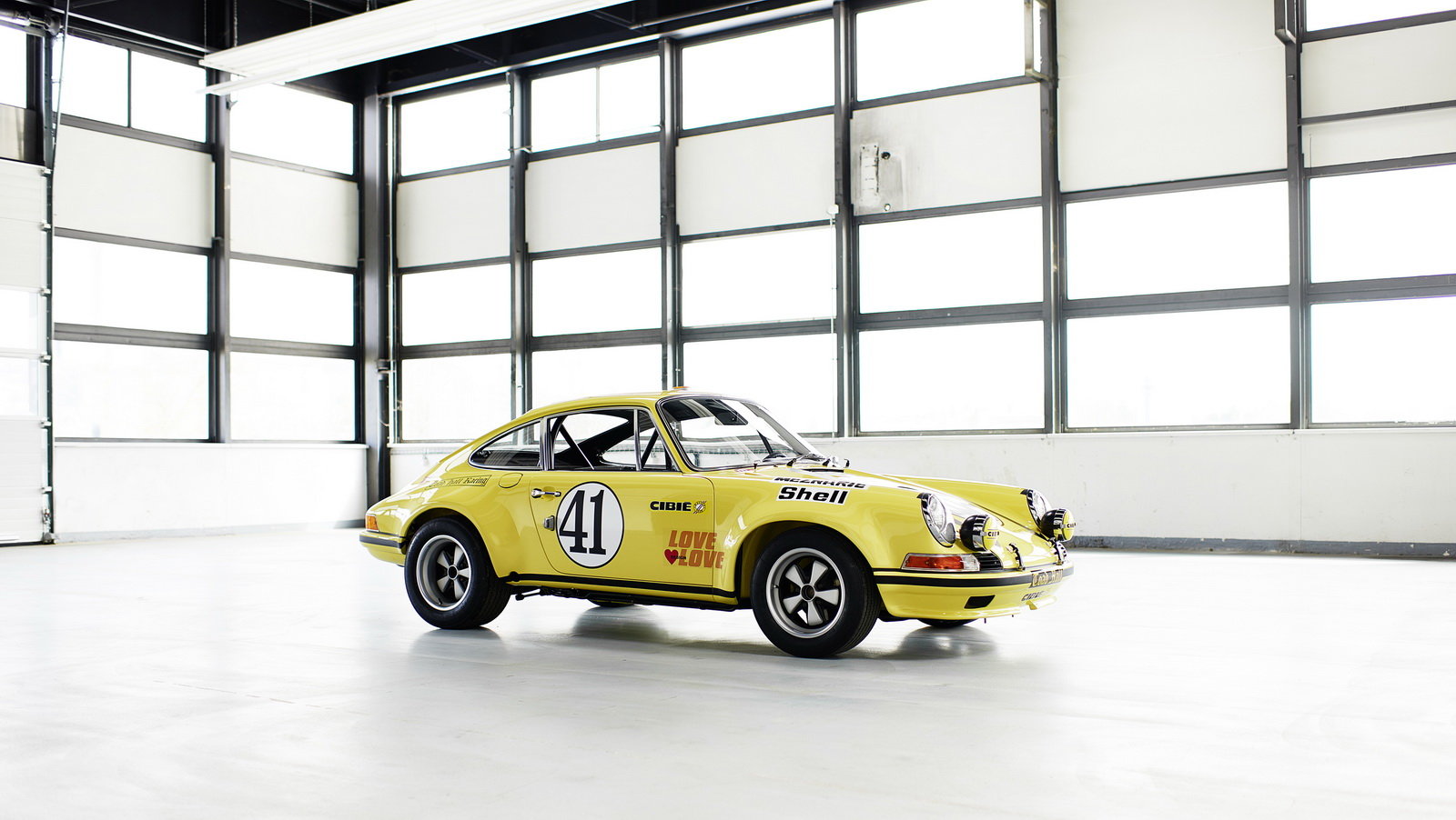 Porsche 911 2.5 S/T na dobové fotce.