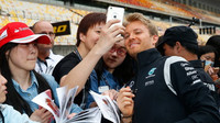 Nico Rosberg při autogramiádě v Číně