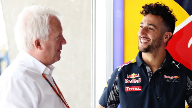 Pod Whitingovým dozorem Ricciardo zkusil opustit vůz s řešením Aeroscreen