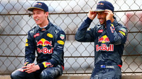 Daniil Kvjat a Daniel Ricciardo v Číně