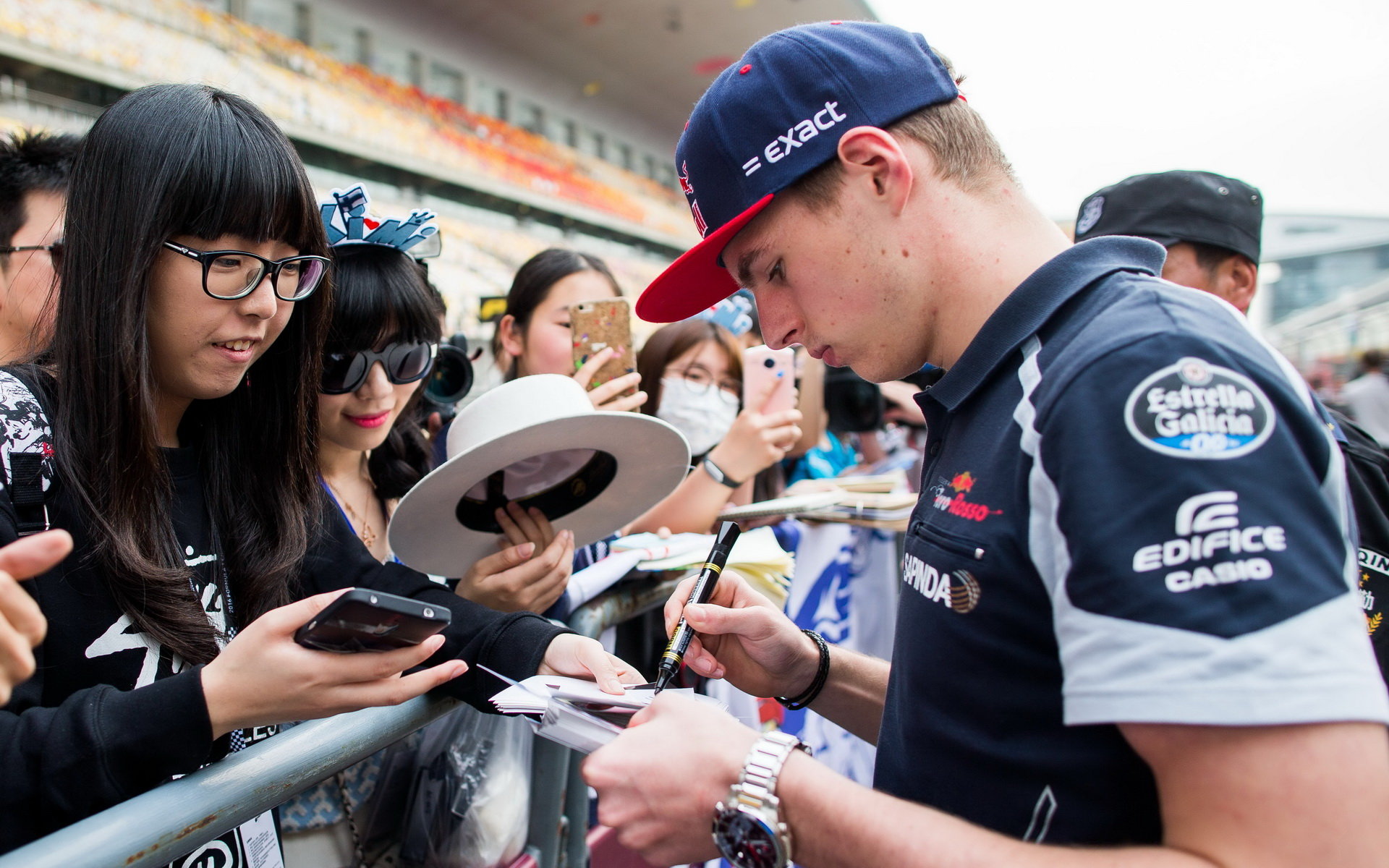 Max Verstappen před závodním víkendem na autogramiádě v Číně