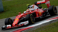 Kimi Räikkönen pří pátečním tréninku v Číně