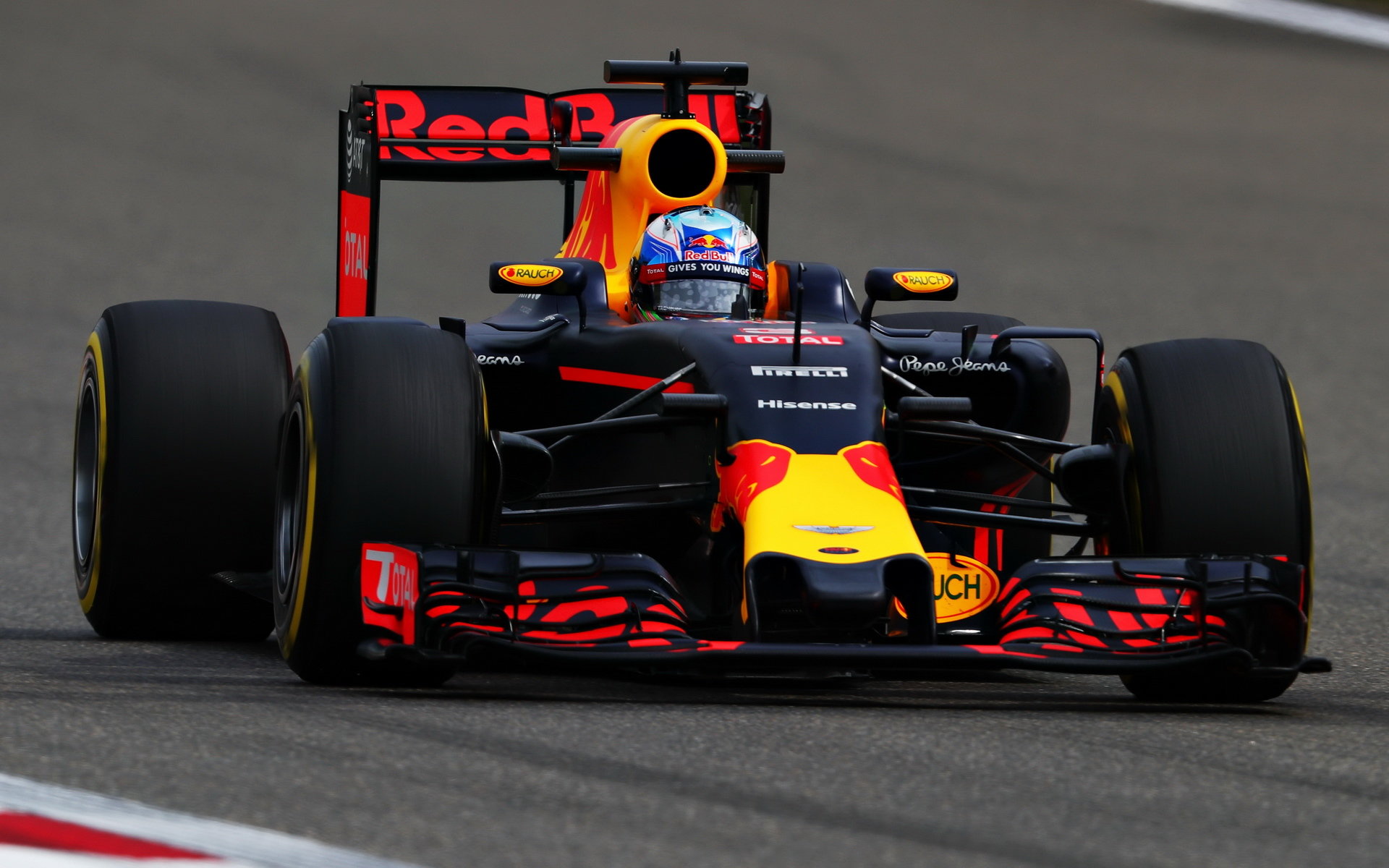 Daniel Ricciardo při pátečním tréninku v Číně