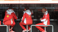 Pitwall týmu Ferrari za deště v Číně
