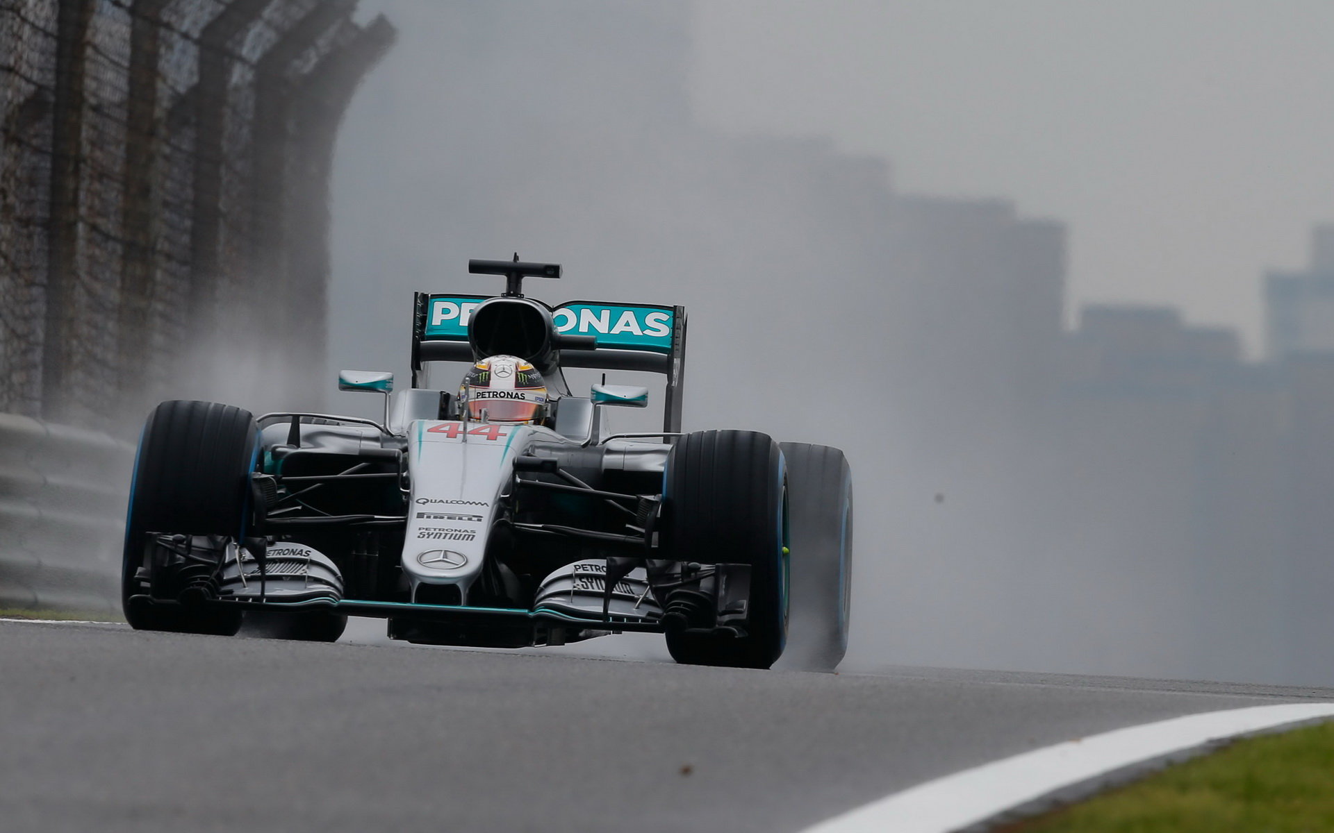 Lewis Hamilton v kvalifikaci v Číně