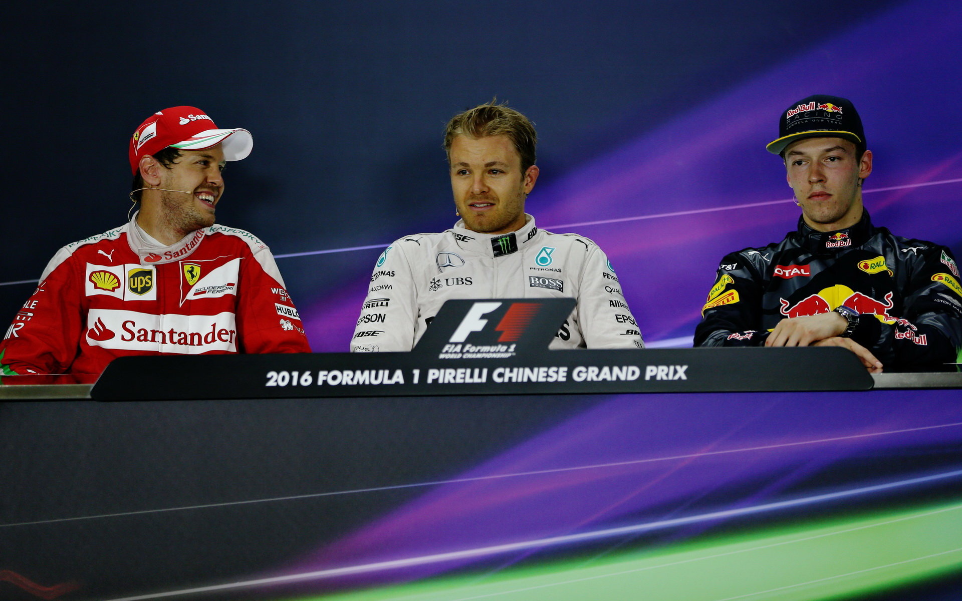 Sebastian Vettel, Nico Rosberg a Daniil Kvjat na tiskovnce po závodě v Číně