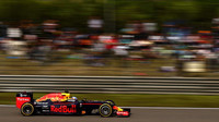 Daniel Ricciardo v závodě v Číně