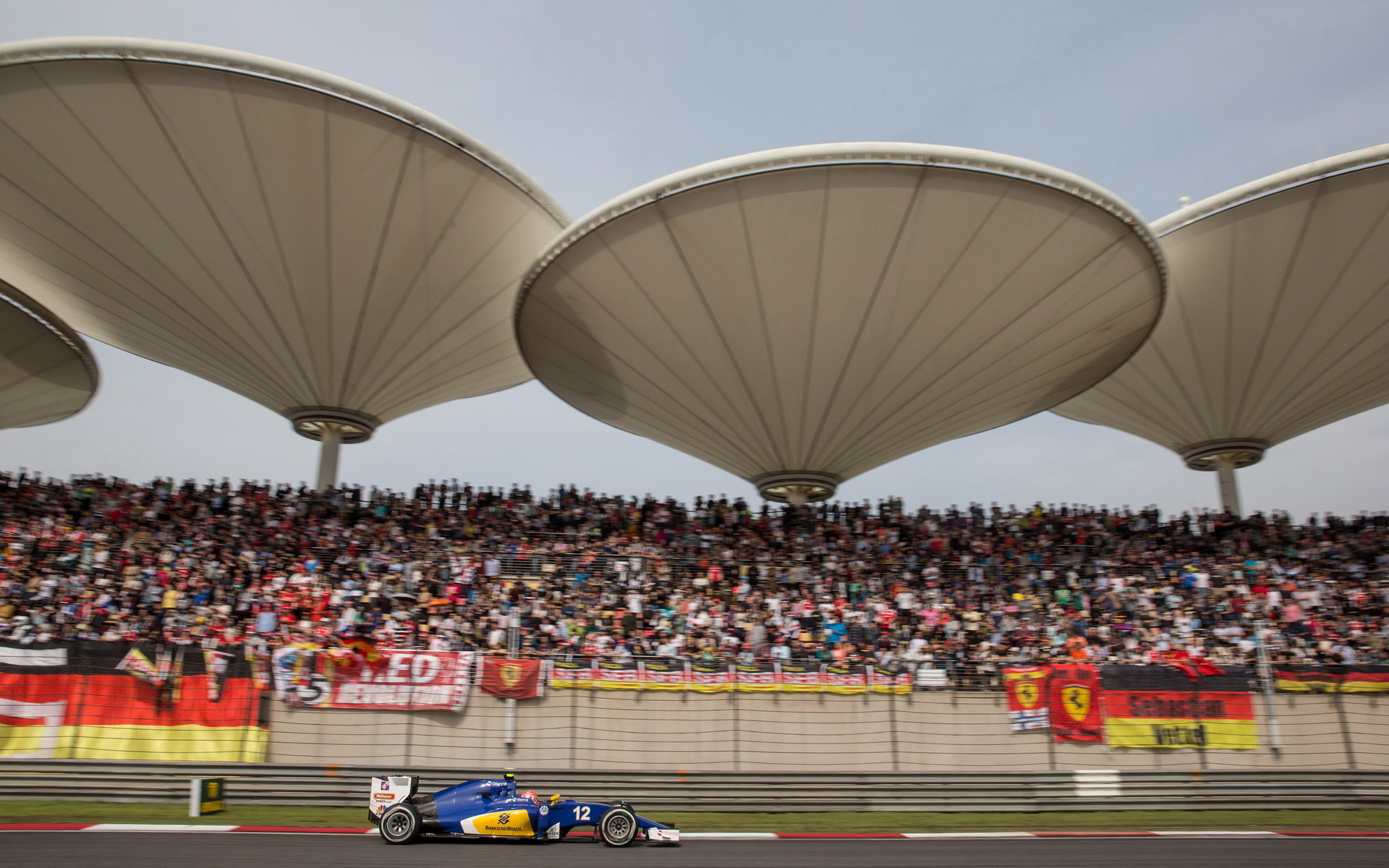 Felipe Nasr v závodě v Číně