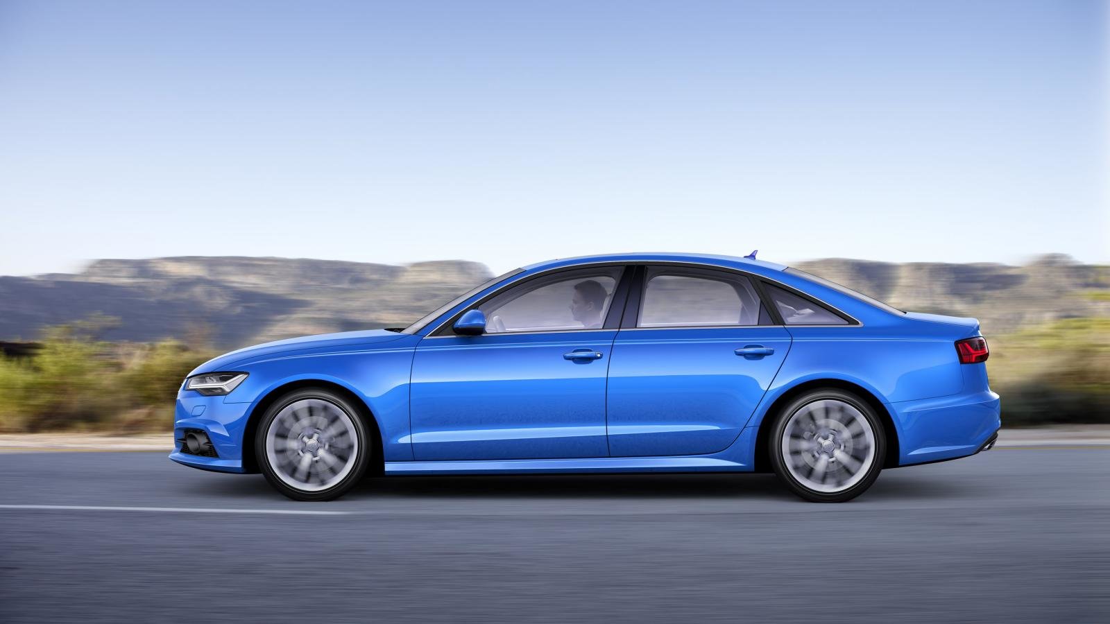 Audi A6 prošlo decentní modernizací, několik změn exteriéru doplňuje lepší interiér.