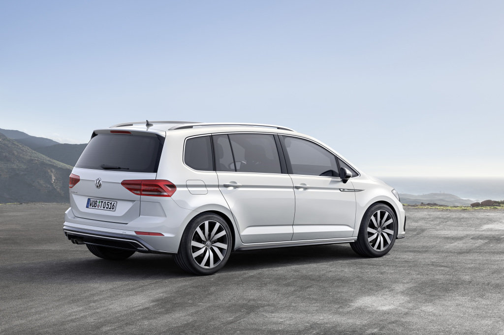 Volkswagen uvádí na trh Touran R-Line a vrcholný dvoulitr TDI.
