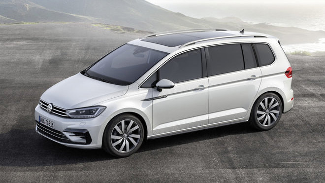 Volkswagen uvádí na trh Touran R-Line a vrcholný dvoulitr TDI.