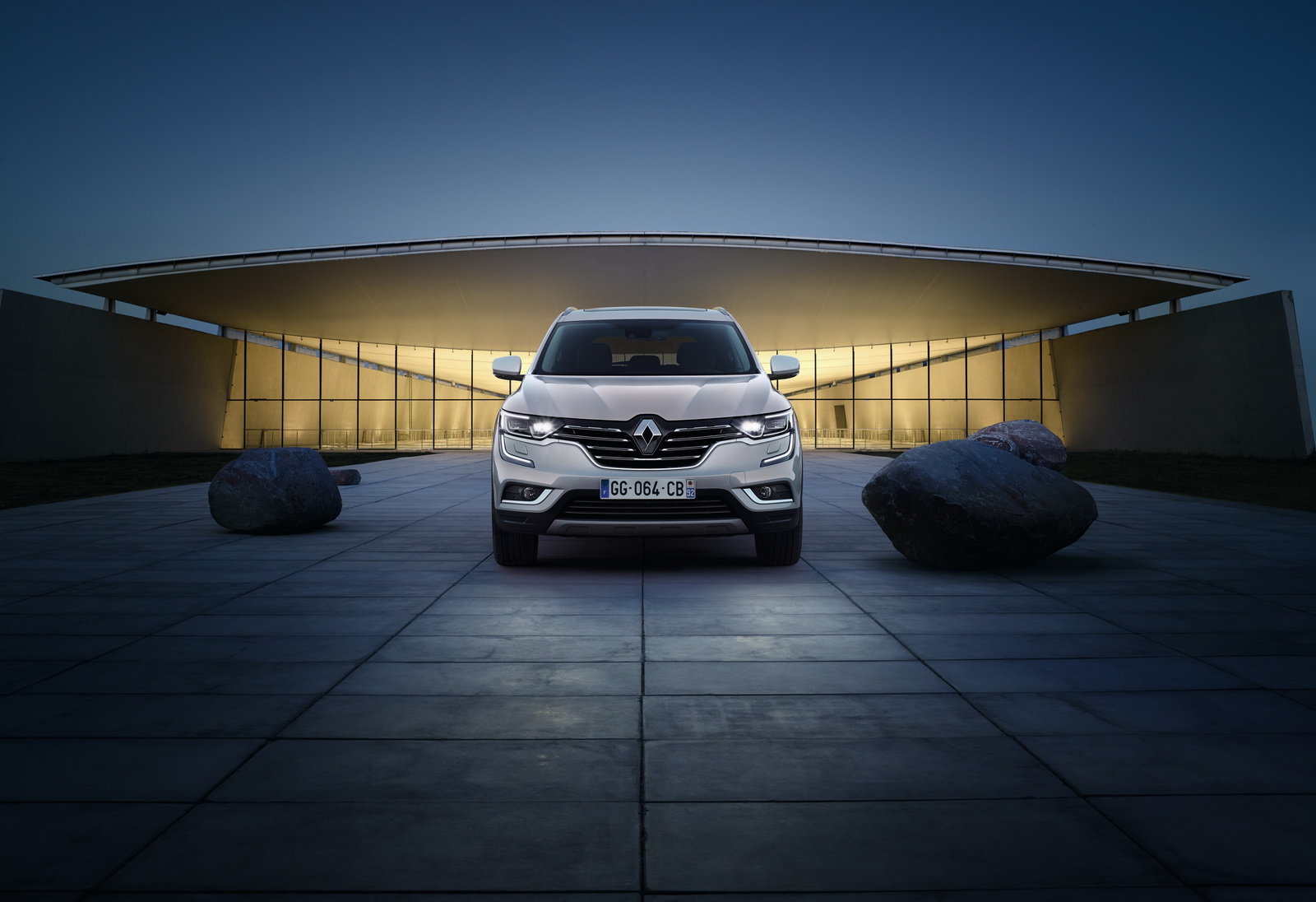 Renault Koleos dostal druhou generaci, která je výrazně hezčí než ta první.