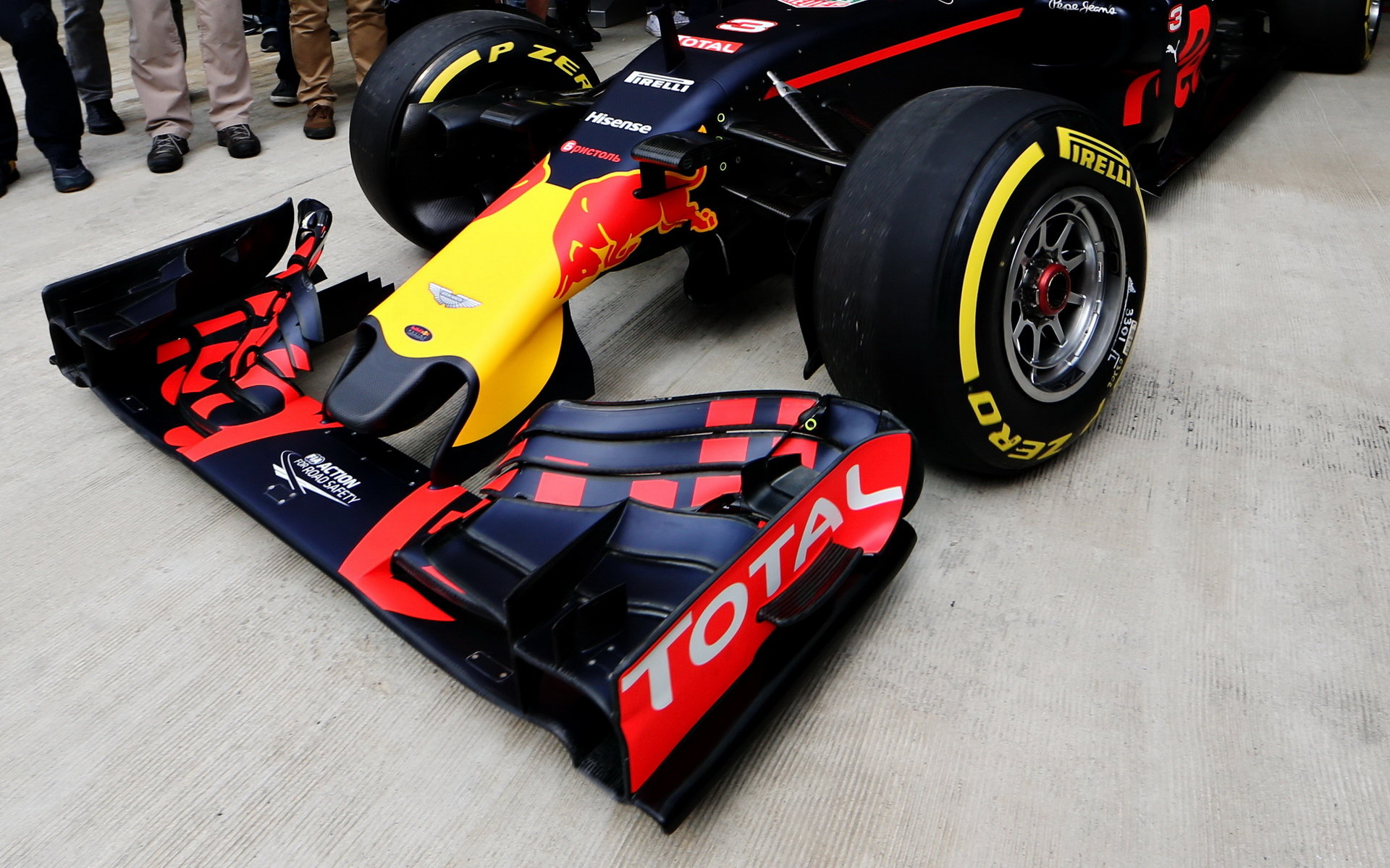 Přední křídlo vozu Red Bull RB12 - Renault v Soči